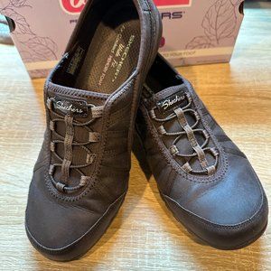 Sketchers Size 11 Wide Chocolate Brown Slip-On Sneakers Memory Foam Comfortable!